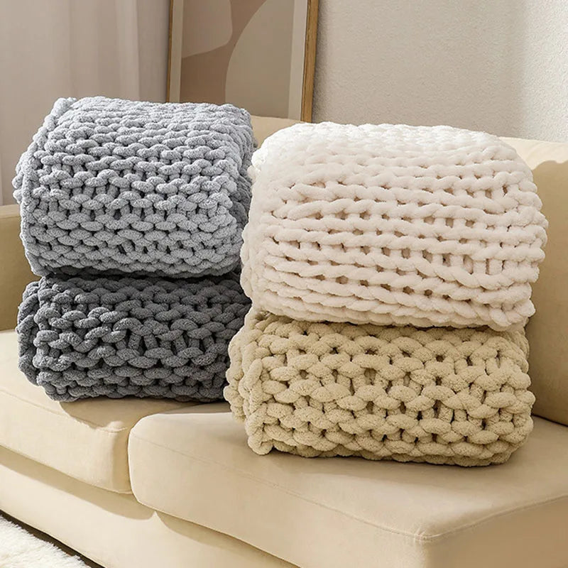 Chunky Knit Chenille Blanket – Thick Yarn Throw for Bed or Sofa