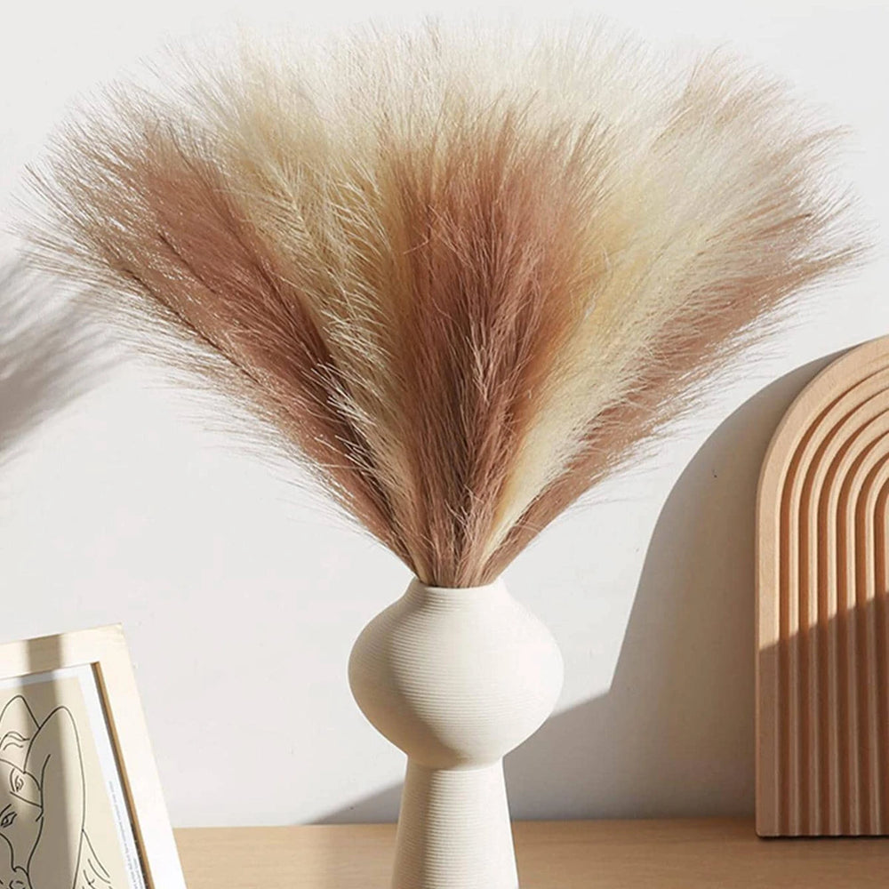Decorative vase with dried pampas grass on a neutral background