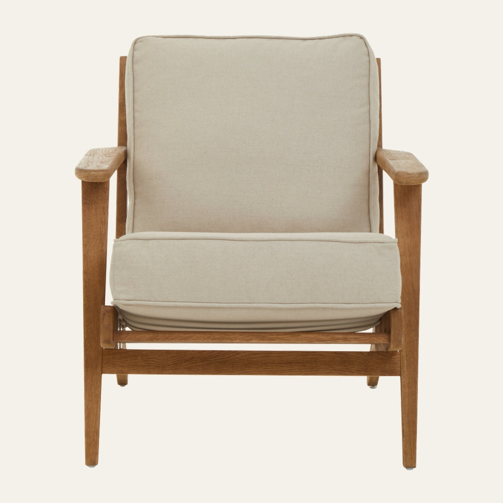Dorver Natural Oak Wood Accent Chair with natural oak frame, tapered legs and straight arms and beige linen‑look seat and back cushions